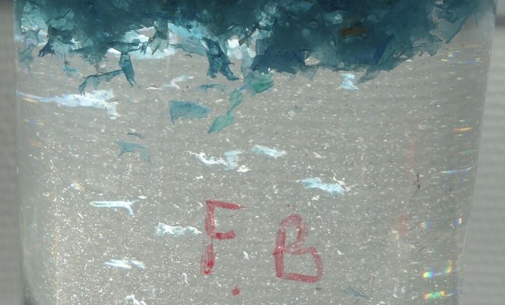 Détecter et identifier les microplastiques : les clés d’une analyse fiable